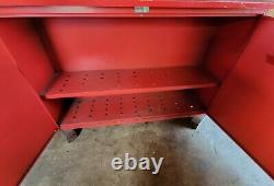 FIRE HOSE Steel CABINET, Indoors or Outdoors in Excellent Condition