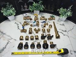 26 QTY ! EN VRAC - Raccords de tuyau en laiton, buse de tuyau d'incendie Watts B64.2, dispositif de rupture de vide