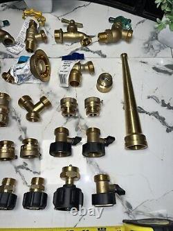 26 QTY ! EN VRAC - Raccords de tuyau en laiton, buse de tuyau d'incendie Watts B64.2, dispositif de rupture de vide