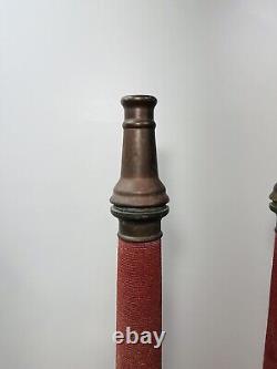 2 tuyaux de pompier vintage en laiton enveloppés de la société UNDERWRITERS avec buse de 30 pouces