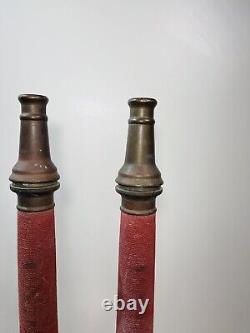 2 tuyaux de pompier vintage en laiton enveloppés de la société UNDERWRITERS avec buse de 30 pouces
