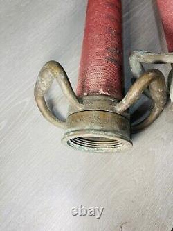 2 tuyaux de pompier vintage en laiton enveloppés de la société UNDERWRITERS avec buse de 30 pouces