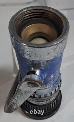 Akron Brass Turbo Jet. Buse de tuyau de service d'incendie.