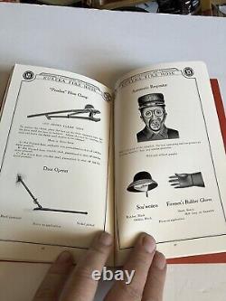 Ancien catalogue de matériel de lutte contre l'incendie Eureka, avec des insignes de pompier et des buses.