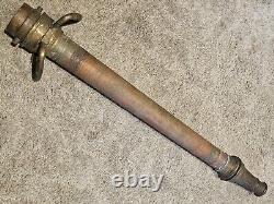 Ancien embout de tuyau de camion de pompiers américain en laiton bronze des années 1930, grand modèle 32