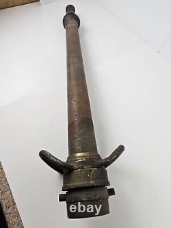 Ancien embout de tuyau de camion de pompiers américain en laiton bronze des années 1930, grand modèle 32