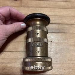Ancien grand bec de tuyau d'incendie en laiton Elkhart fabriqué par Elkhart Brass