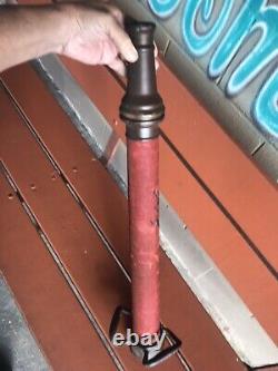 Ancien grand embout de tuyau de camion de pompier en cuivre des années 1900