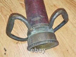 Ancienne buse d'incendie en laiton à poignées doubles enveloppées de laiton Donahue N. Y. de 30 pouces de long & embout