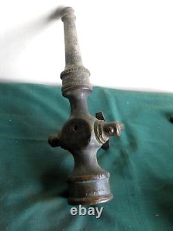 Bec de tuyau d'incendie en laiton antique de Grether Fire Equipment Co, tel que trouvé, non nettoyé