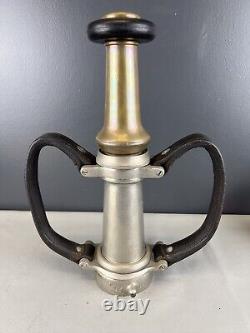 Buse à incendie en laiton vintage American Lafrance 2 1/2 pouces, Hds en cuir