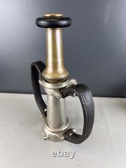 Buse à incendie en laiton vintage American Lafrance 2 1/2 pouces, Hds en cuir