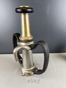 Buse à incendie en laiton vintage American Lafrance 2 1/2 pouces, Hds en cuir