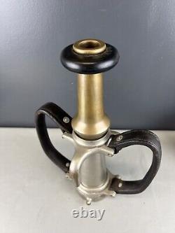 Buse à incendie en laiton vintage American Lafrance 2 1/2 pouces, Hds en cuir