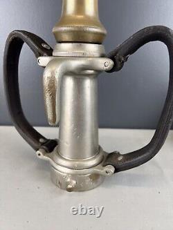 Buse à incendie en laiton vintage American Lafrance 2 1/2 pouces, Hds en cuir