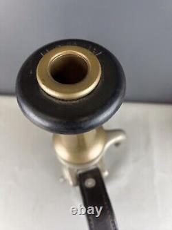 Buse à incendie en laiton vintage American Lafrance 2 1/2 pouces, Hds en cuir