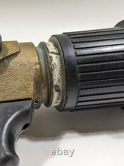 Buse d'incendie en laiton à poignée de pistolet Akron à débit variable 1-1/2'