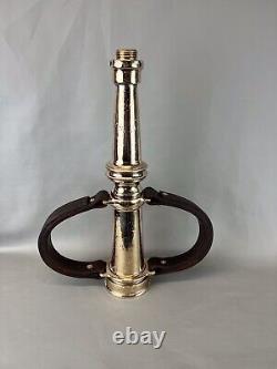 Buse d'incendie en laiton vintage Larkin de 21/2 pouces avec embout
