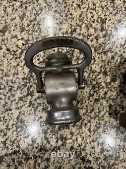 Buse d'incendie en laiton vintage marquée Wooster Brass Company. Poignées en cuir 19