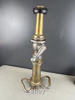 Buse d'incendie vintage Morse à coupure de 2 1/2 po / pointe de 1 1/4 po, 20 po H x 9 po L
