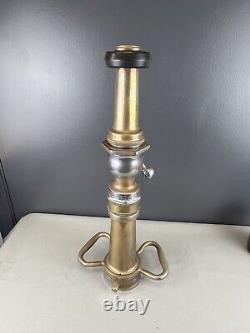 Buse d'incendie vintage Morse à coupure de 2 1/2 po / pointe de 1 1/4 po, 20 po H x 9 po L
