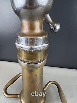 Buse d'incendie vintage Morse à coupure de 2 1/2 po / pointe de 1 1/4 po, 20 po H x 9 po L