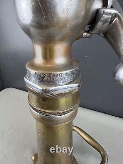 Buse d'incendie vintage Morse à coupure de 2 1/2 po / pointe de 1 1/4 po, 20 po H x 9 po L