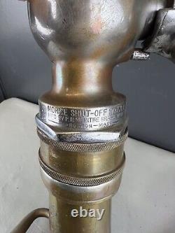 Buse d'incendie vintage Morse à coupure de 2 1/2 po / pointe de 1 1/4 po, 20 po H x 9 po L
