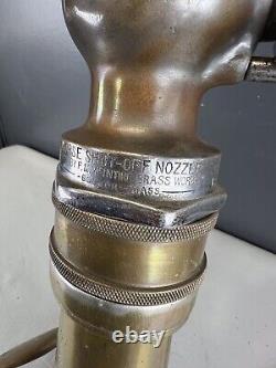 Buse d'incendie vintage Morse à coupure de 2 1/2 po / pointe de 1 1/4 po, 20 po H x 9 po L