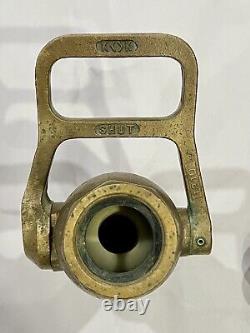 Buse de lutte contre l'incendie Vintage Akron 1 1/2 en laiton monté sur tuyau RARE VERSION