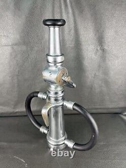 Buse de pompier Vintage Elkhart 2,5 po avec arrêt à levier LaFrance et embout