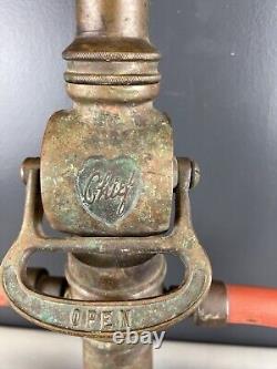 Buse de pompier vintage Elkhart CHIEF 2 1/2 po. 17 l x 19 h et pointe de 1 po.