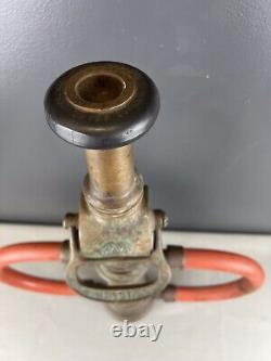 Buse de pompier vintage Elkhart CHIEF 2 1/2 po. 17 l x 19 h et pointe de 1 po.
