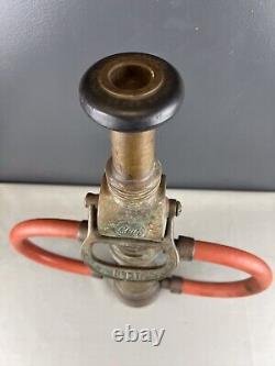 Buse de pompier vintage Elkhart CHIEF 2 1/2 po. 17 l x 19 h et pointe de 1 po.