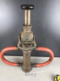 Buse de pompier vintage Elkhart CHIEF 2 1/2 po. 17 l x 19 h et pointe de 1 po.