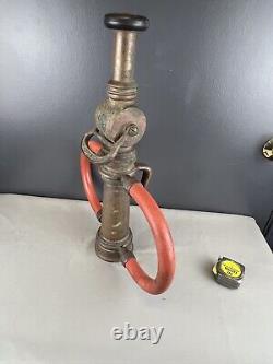 Buse de pompier vintage Elkhart CHIEF 2 1/2 po. 17 l x 19 h et pointe de 1 po.