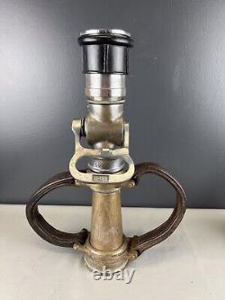 Buse de pompier vintage en laiton Wooster avec poignées en cuir