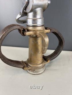Buse de pompier vintage en laiton Wooster avec poignées en cuir