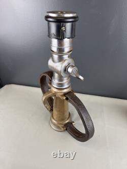 Buse de pompier vintage en laiton Wooster avec poignées en cuir