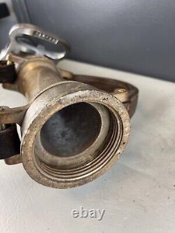 Buse de pompier vintage en laiton Wooster avec poignées en cuir