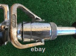 Buse de tuyau d'incendie Akron Brass 1 -1/8 avec embout 2.5 NH et panier