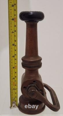 Buse de tuyau d'incendie Chief Firefighter Vintage Elkhart Brass Mfg. Co. 8 1/2 pouces