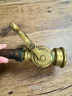 Buse de tuyau d'incendie en laiton Akron Ball vintage