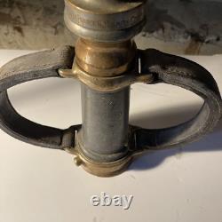 Buse de tuyau d'incendie en laiton Vintage LaFrance des années 1930, avec poignées en cuir