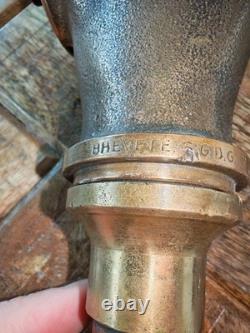 Buse de tuyau d’incendie en laiton antique de 23 pouces de long, française, en laiton et cuivre, excellent état