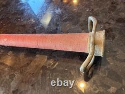 Buse de tuyau d'incendie en laiton enveloppée de tissu rouge vintage Powhatan B & I Works U. S. A.