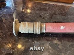 Buse de tuyau d'incendie en laiton enveloppée de tissu rouge vintage Powhatan B & I Works U. S. A.