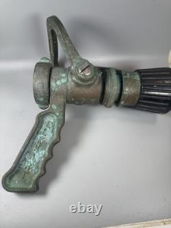 Buse de tuyau d’incendie militaire américaine vintage en laiton 1,5 NPSH NSN 4210-00-465-1906 RARE
