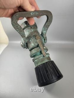 Buse de tuyau d’incendie militaire américaine vintage en laiton 1,5 NPSH NSN 4210-00-465-1906 RARE
