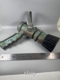 Buse de tuyau d’incendie militaire américaine vintage en laiton 1,5 NPSH NSN 4210-00-465-1906 RARE